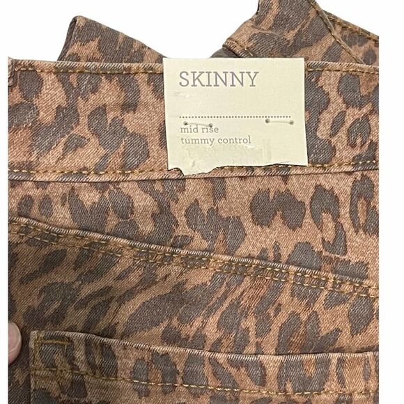 Style & Co Wild Puma Skinny Jeans Curvy Mid Rise Tummy Control Animal Print 4 - Picture 8 of 15